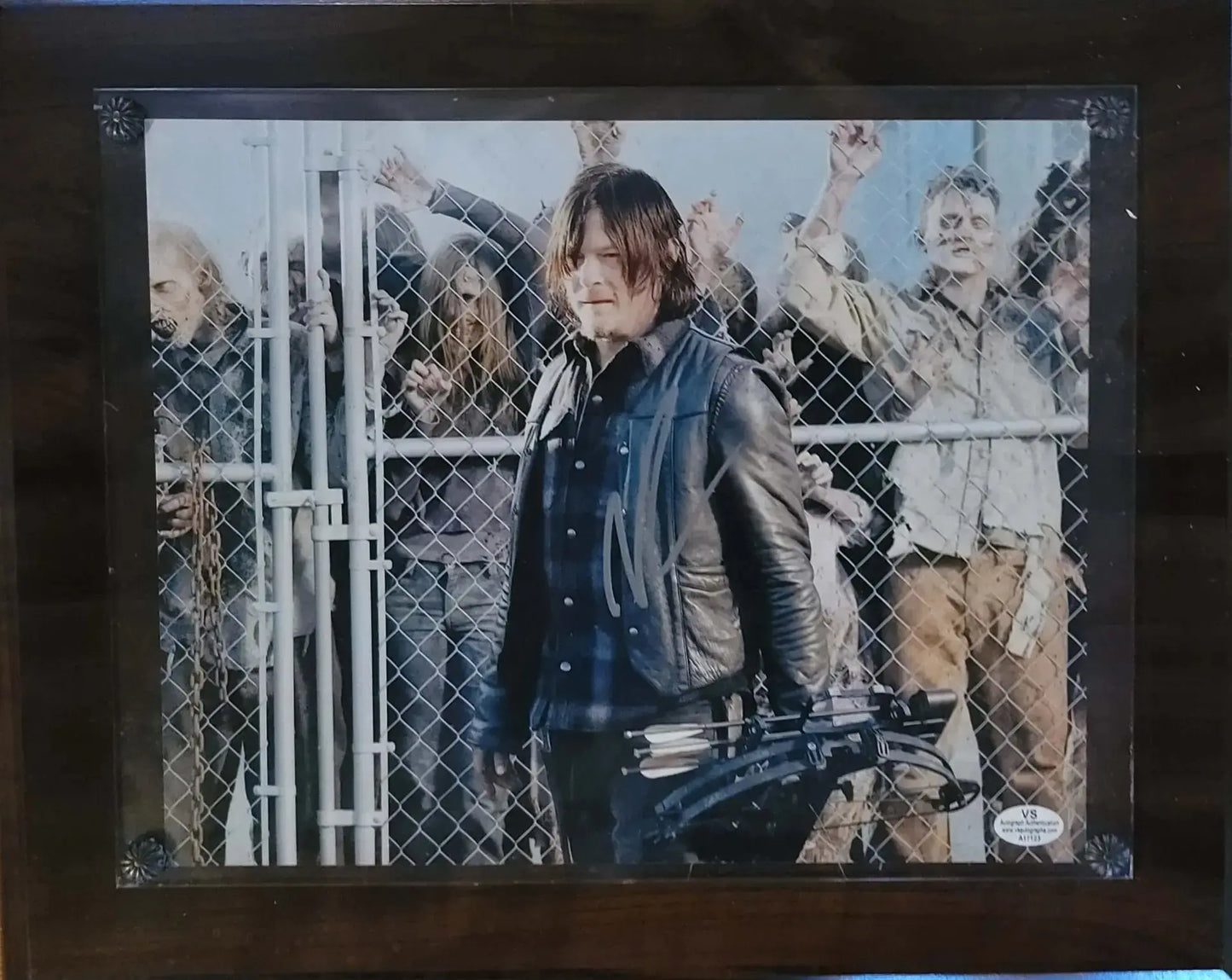 Norman Reedus, (The Walking Dead), signed Photo Rosa's Aromatherapy