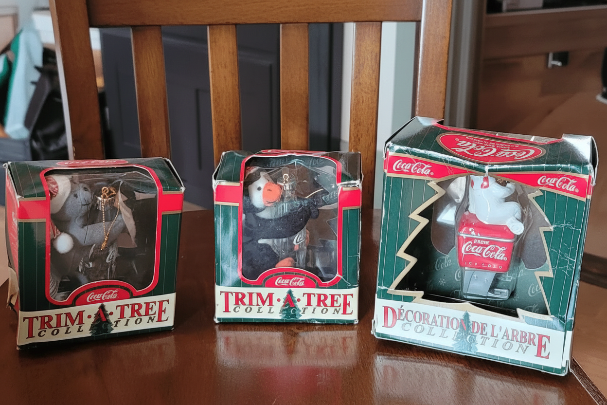 Lote de artículos coleccionables vintage de Coca-Cola: carteles, botellas y recuerdos